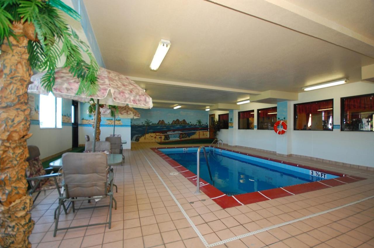 Super 8 By Wyndham Troy Il/St. Louis Area Hotel Exterior foto