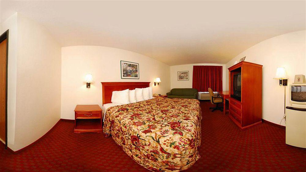 Super 8 By Wyndham Troy Il/St. Louis Area Hotel Exterior foto